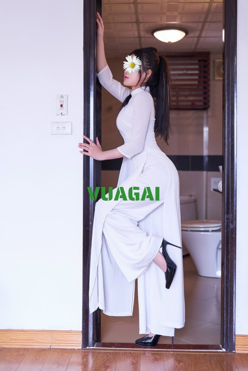 Thảo baby ngoan xinh dâm siêu chiều khách lên