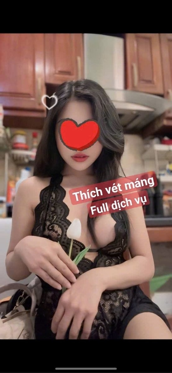HTM bé gái mới lơn. Làm tình đủ tư thế