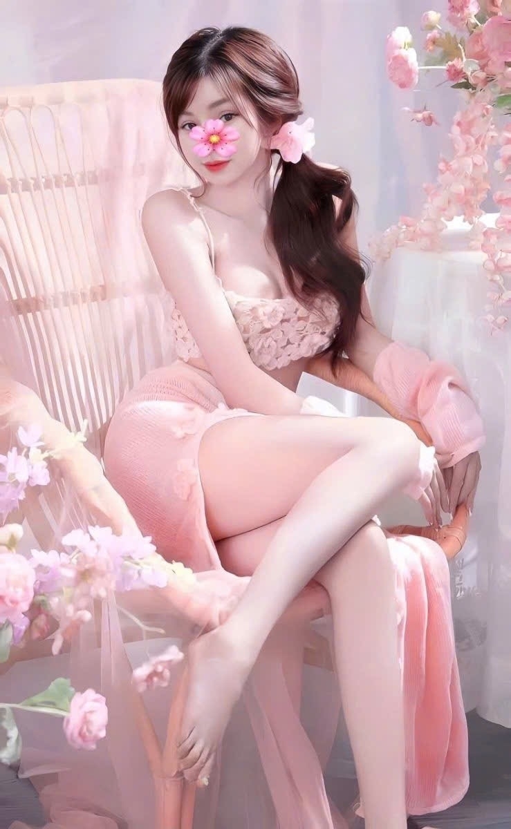 Yên xá gái làng chơi. Dáng gọn vú múp. Thích chơi trò chơi tình dục