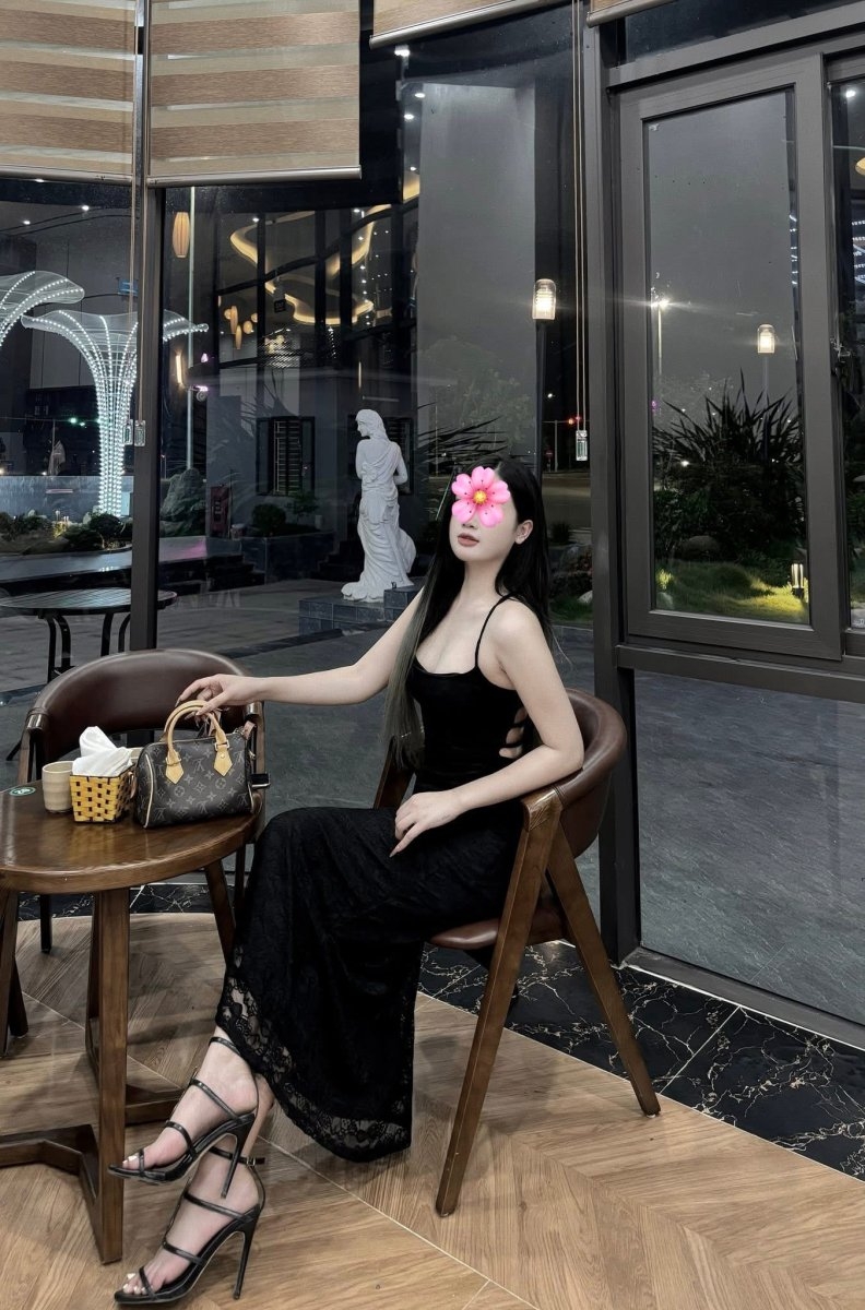 EM GÁI bán chuyên, sale mỹ phẩm nổi tiếng