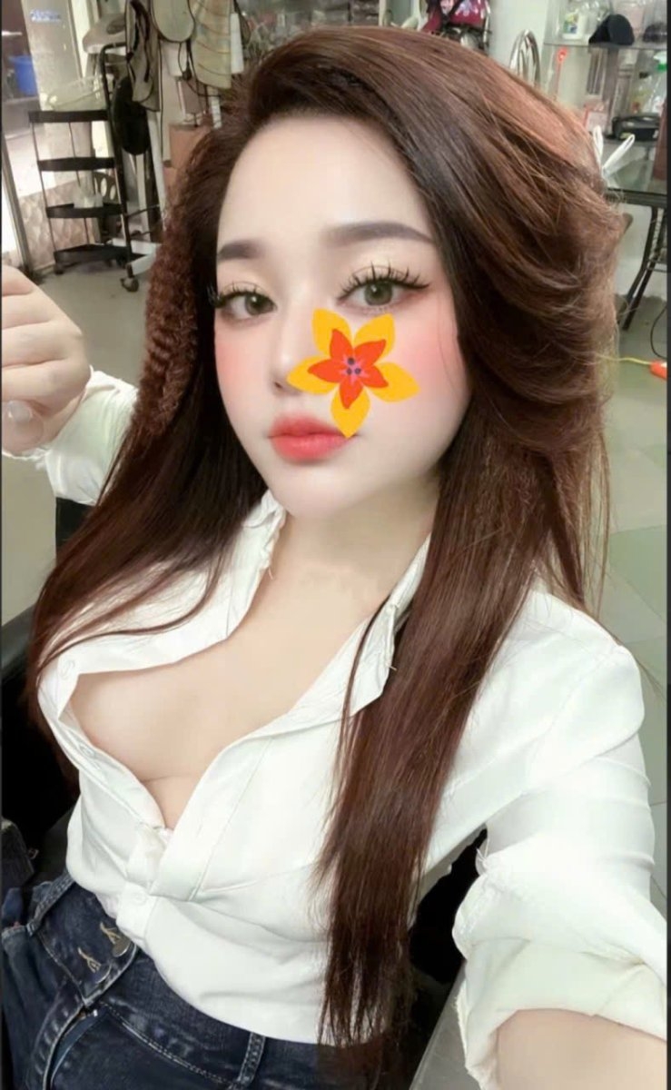 KIỀU OANH - GÁI QUÁN BAR LÀM THÊM - CHÂN DÀI NHIỀU ANH EM THÍCH QUYẾN RŨ - BÍM HỒNG BÚ LIẾM ĐỈNH