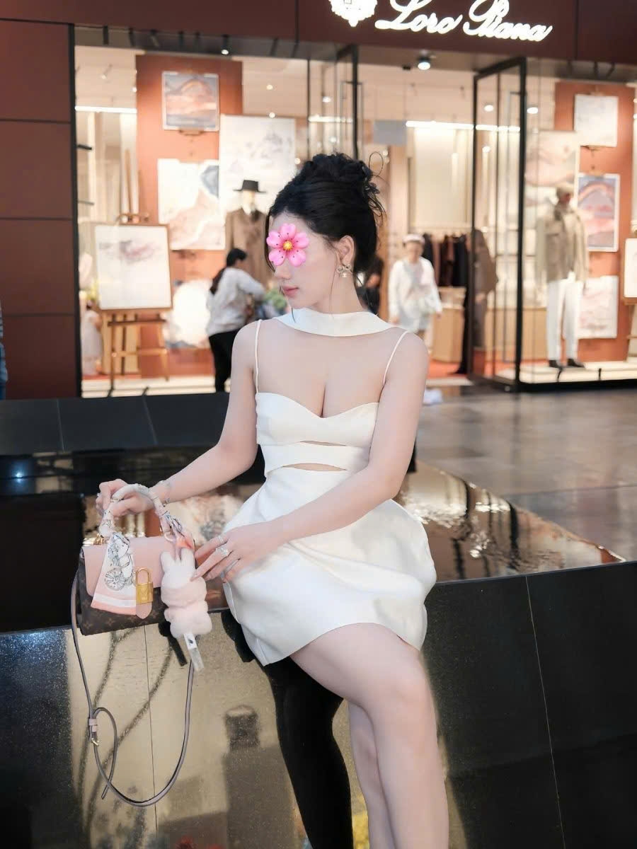 NGỌC MAI - GÁI GỌI BỒ ĐỀ - MẶT XINH BODY GỢI CẢM- GẦM CAO MÁY THOÁNG – VÚ BÍM CỰC ĐẸP KHÍT