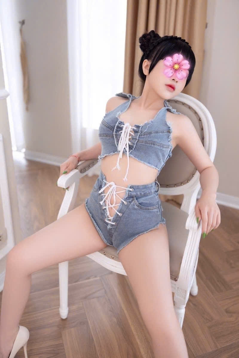 TRANG ANH SIÊU PHẨM GÁI XINH - VÚ BÍM HỒNG HÀO CHỊCH CỰC PHÊ