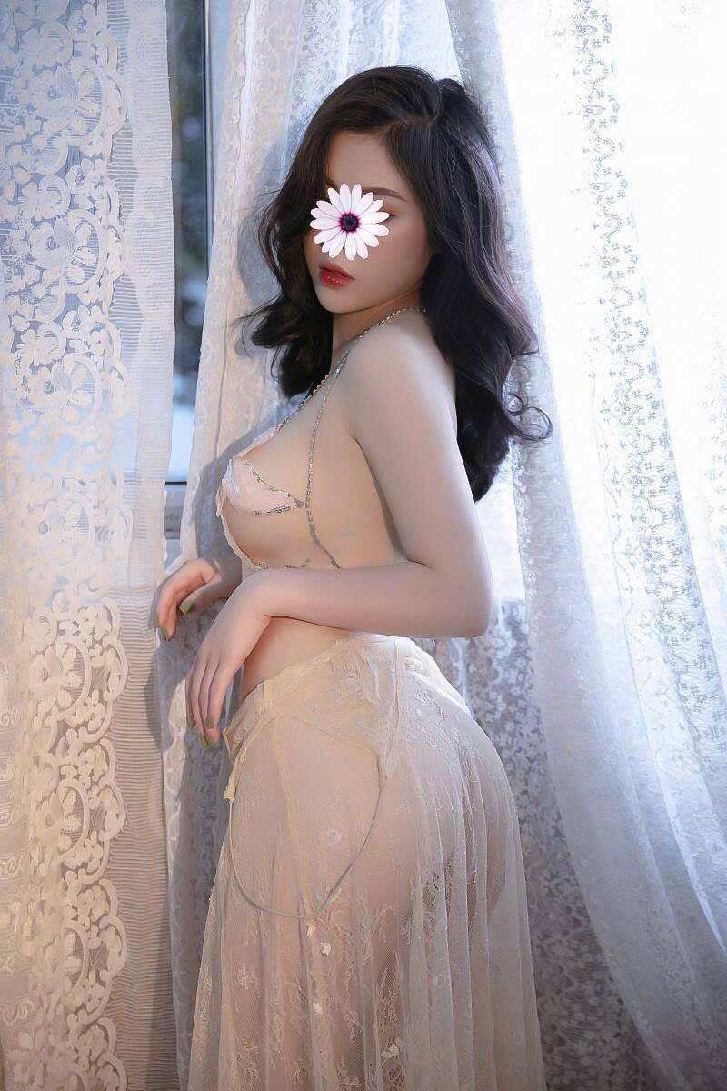 Hạnh Nguyễn, Sinh Viên làm thêm ,Bướm múp cực khít cam Kết