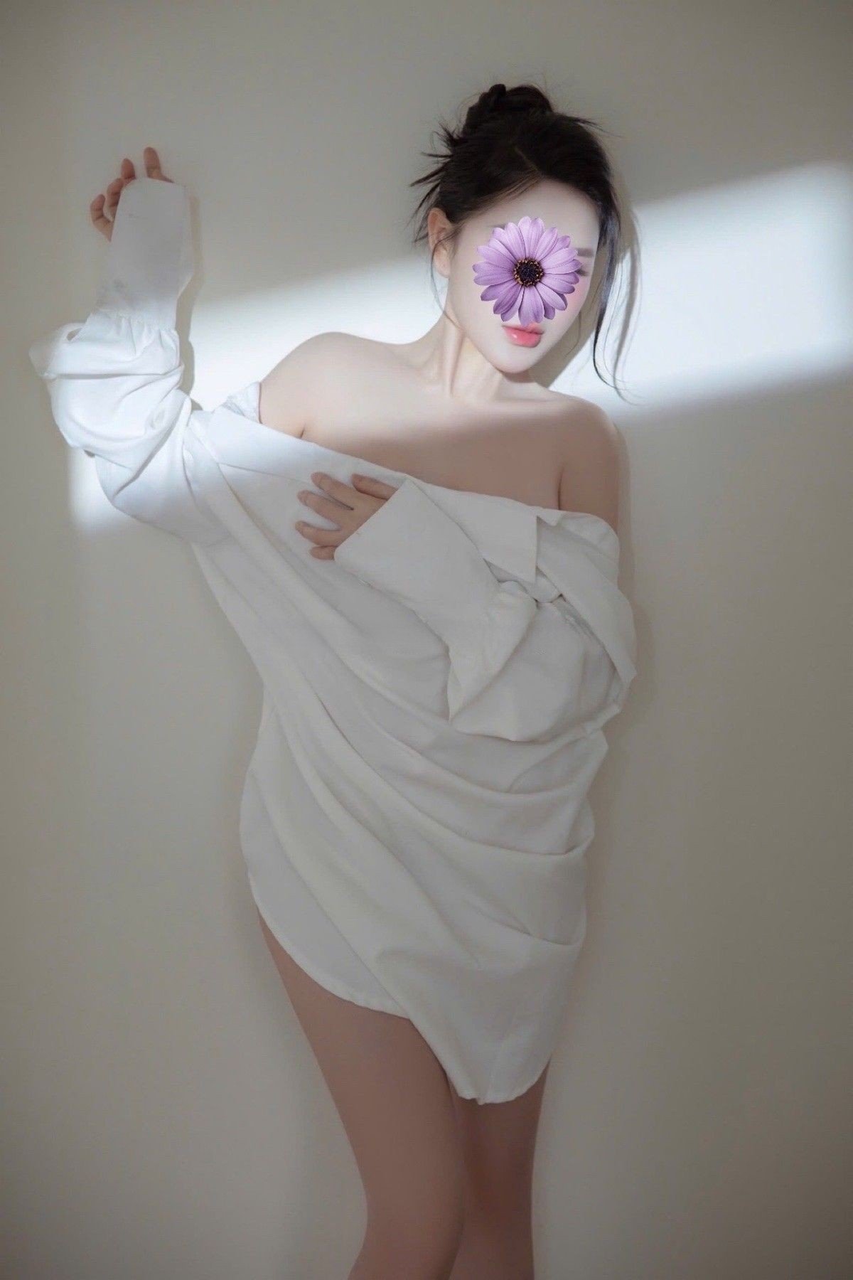 LINH LINH ☘BODY SEXY NÓNG BỎNG❤️☀ÁNH MẮT ĐƯA TÌNH BIỂU CẢM DÂM ĐÃNG KHI LÀM VIỆC MỘT E HÀNG ĐẬM CHẤT